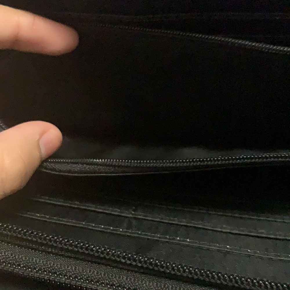A bag - Picture 5 of 8